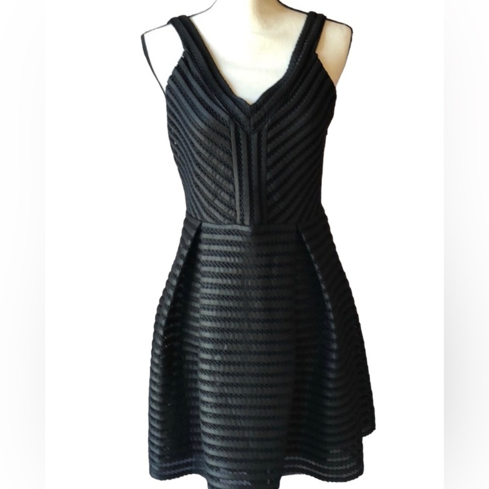 EXPRESS Dress V Neck Size 10 JR Black Sleeveless Zip Up Side New No Tags